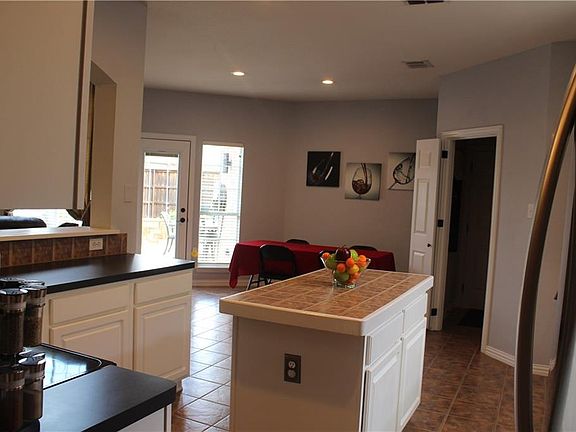 4th image of 10304 Waters Dr