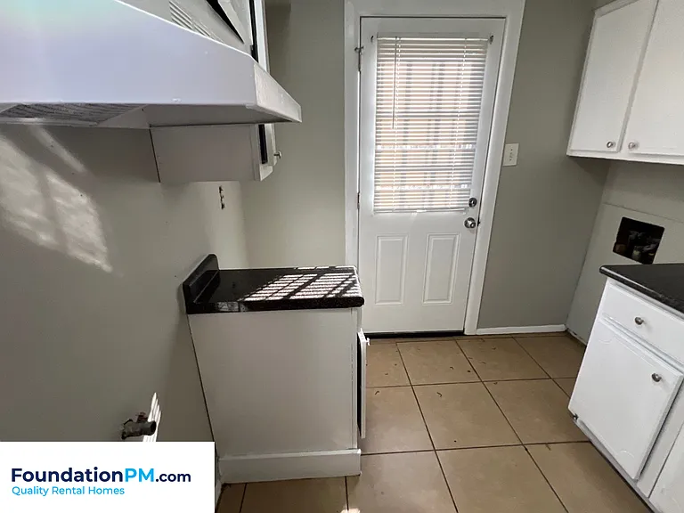 1131 Catalina Rd #1 — Photo 3