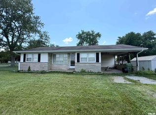 609 N 6th St, Elkville, IL 62932