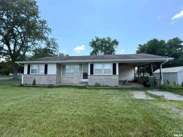 609 N 6th St, Elkville, IL 62932