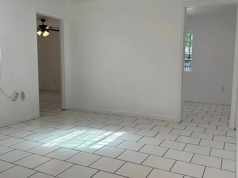 908 Glenn Ave — Photo 12