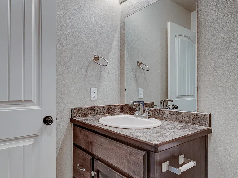 2531 Virginia Ave — Photo 17