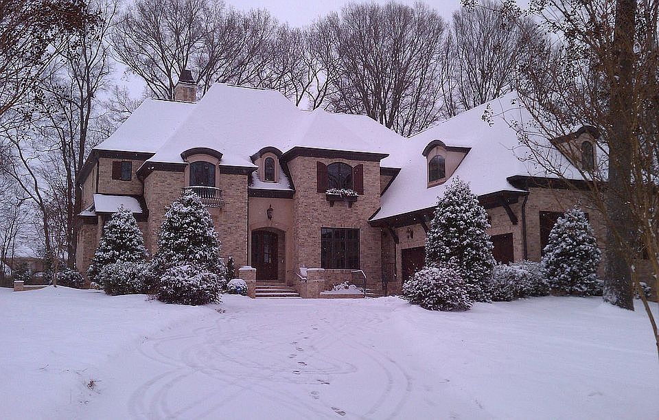 2nd image of 619 Beauhaven Ln