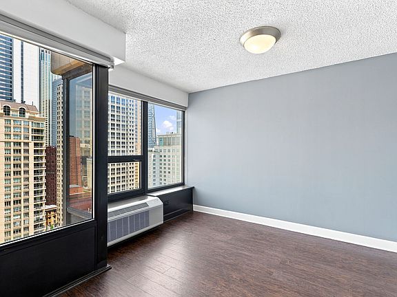 5th image of 30 E Huron St APT 2007