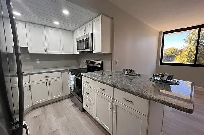 Building Photo - 70 Southbridge St #215