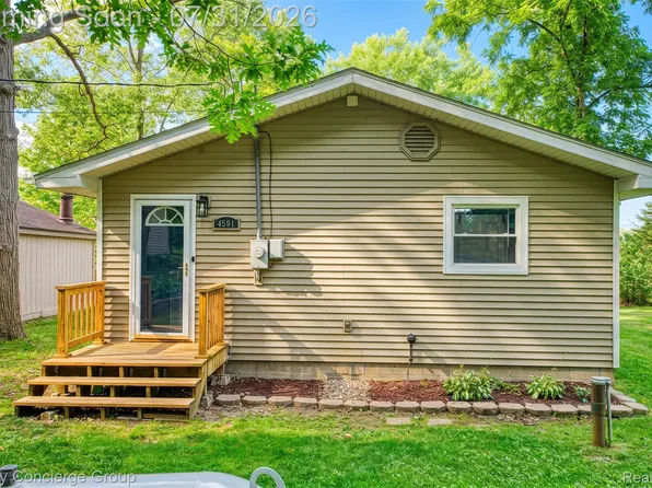 4591 Parker Dr, Howell, MI 48843