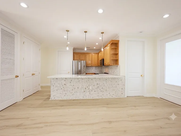 174 S Zander Way — Photo 4