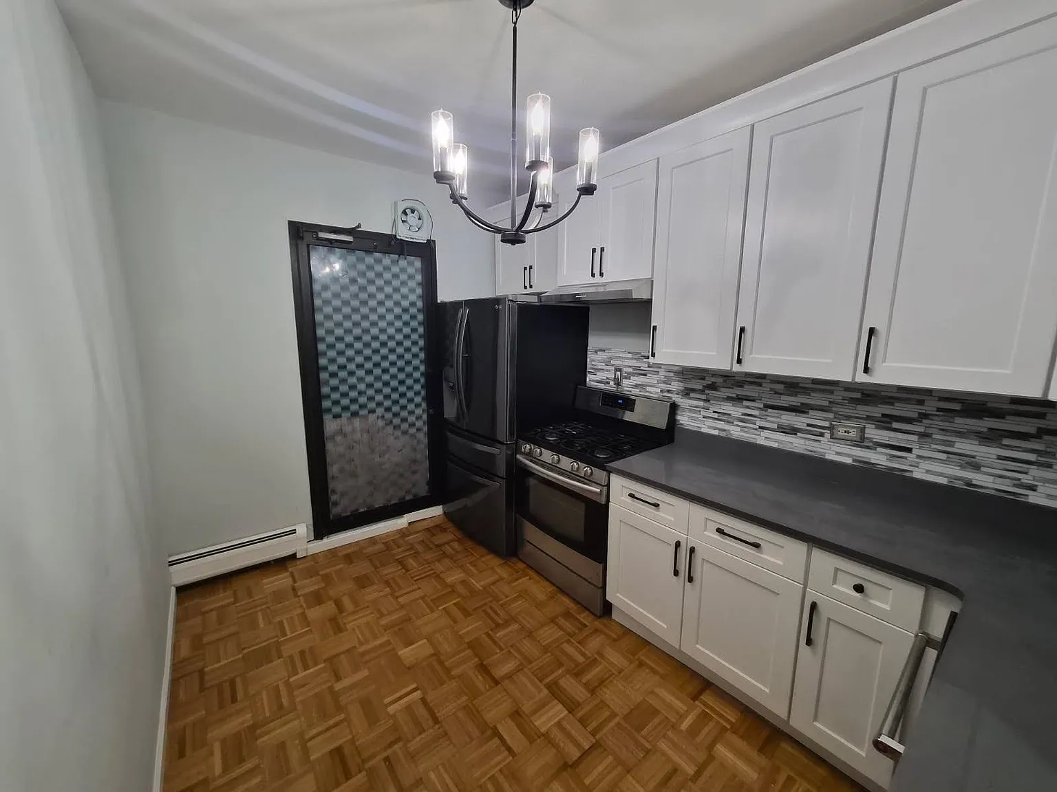 3 bed, 1.0 bath, 1100 sqft, $2,695 — Photo 3