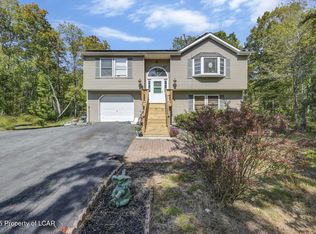 104 Yvette Ct, Dingmans Ferry, PA 18328