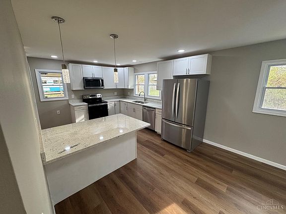3rd image of 5948 Beverly Ln