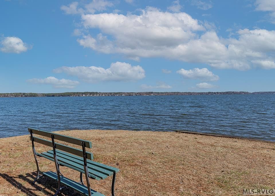 1st image of 26 Lakeside Dr