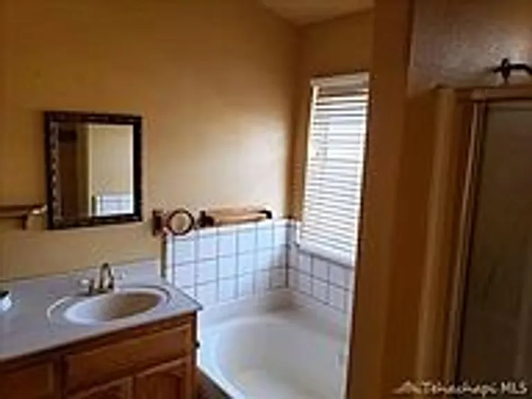20351 Tamarac Dr — Photo 2