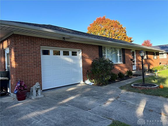 5th image of 233 Curtis Dr