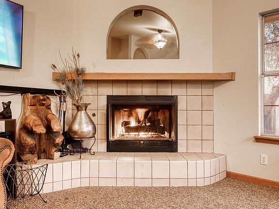 5th image of 2989 Howard Dr
