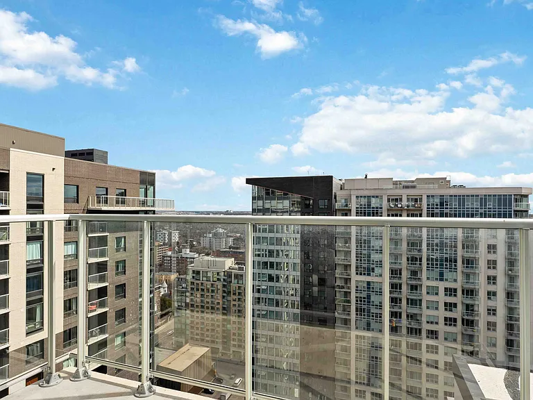 180 George St #2607 — Photo 44