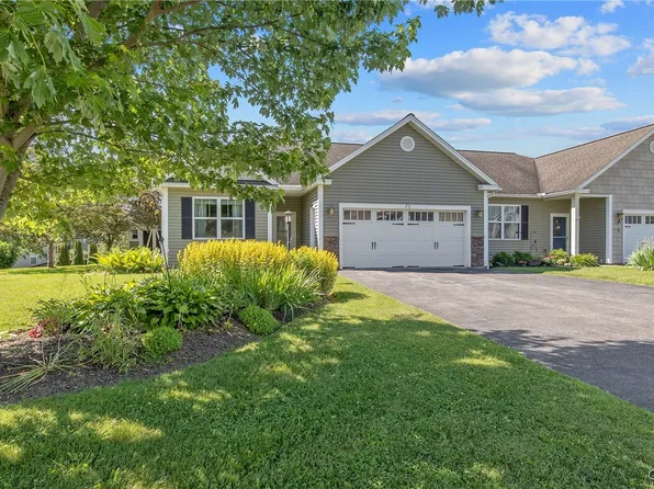 12 Village View Dr, Tully, NY 13159