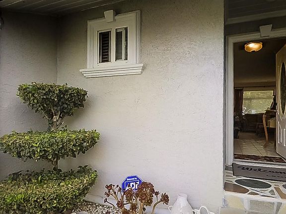 5th image of 1370 N Hillview Dr