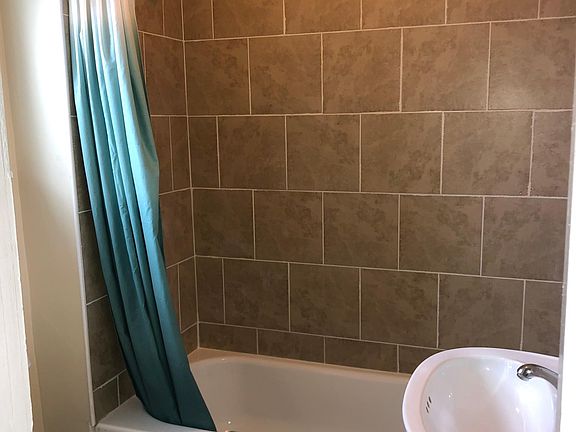5th image of 2217 Oakes Ave