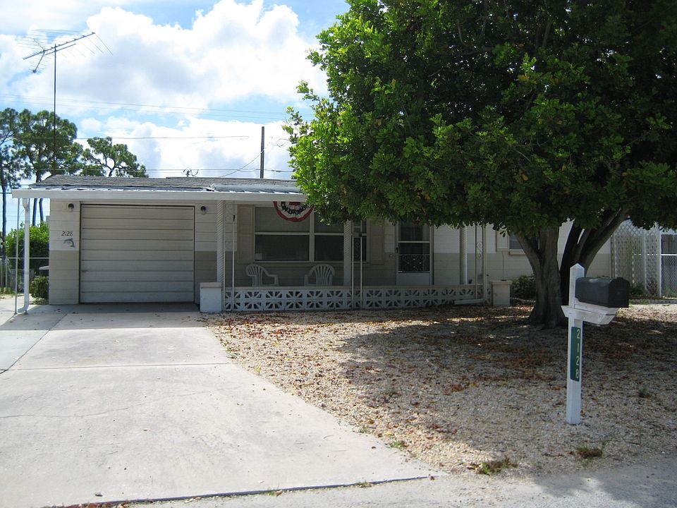 1st image of 2128 Holiday Dr