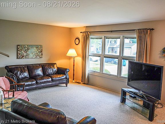 4th image of 333 Delzingro Dr