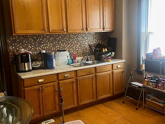 4th image of 600 N Leclaire Ave