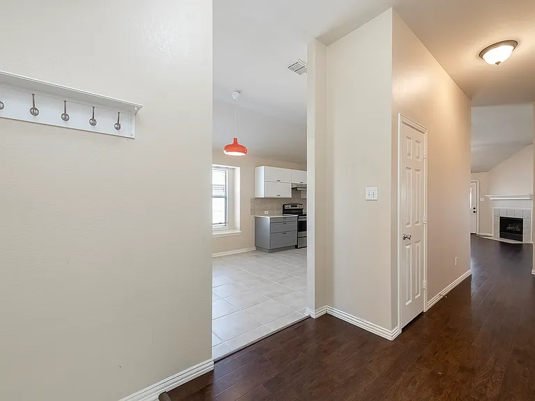 2716 Dawn Spring Dr — Photo 2