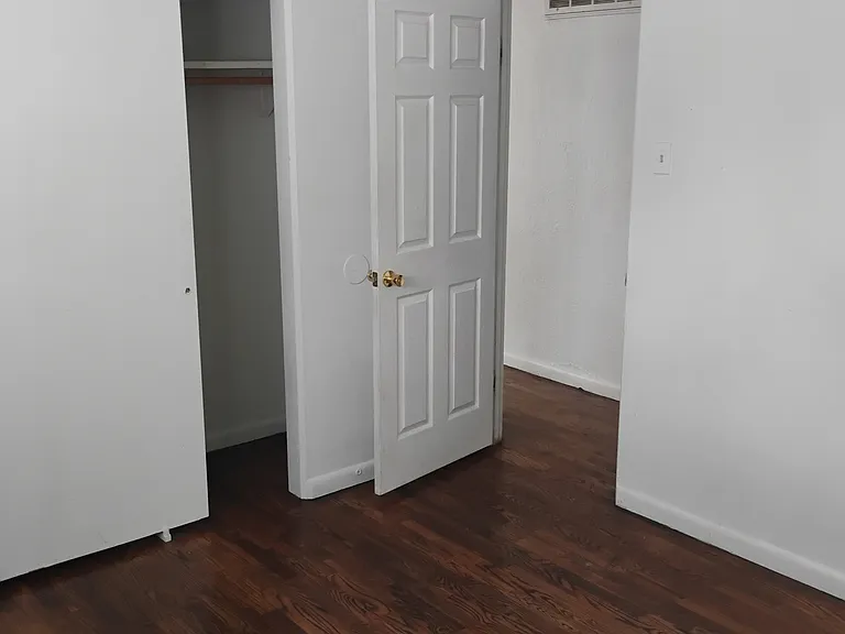 1523 Elfrink St — Photo 9
