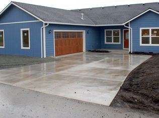 635 Barton Rd, Eagle Point, OR 97524