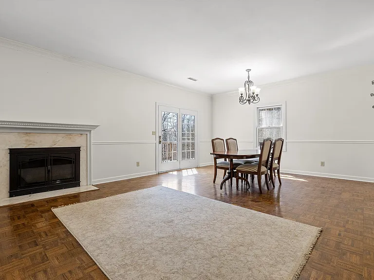 565 Winterview Ln — Photo 14