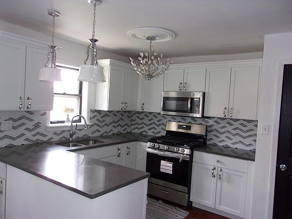 5th image of 9705 S Maplewood Ave