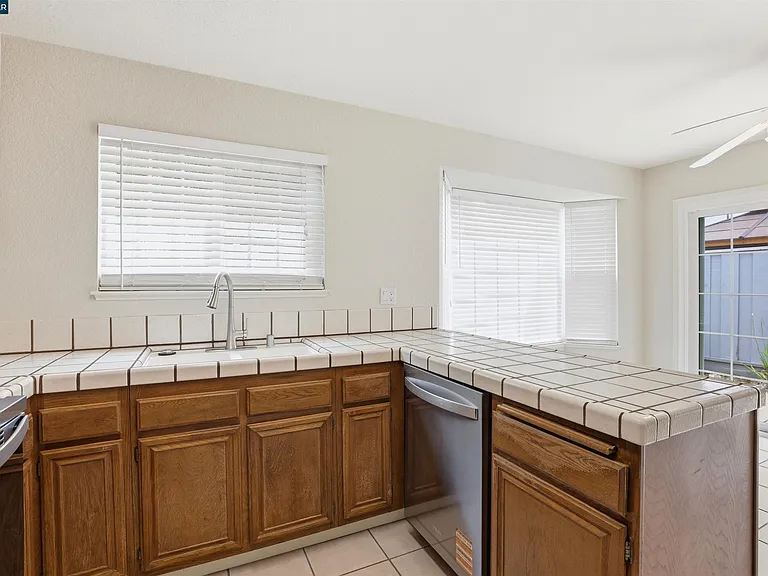 177 Northwood Cmns — Photo 15