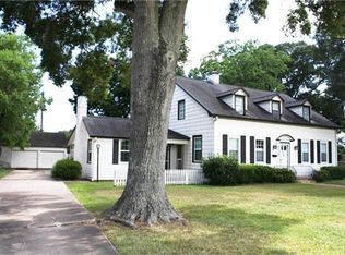 212 E Magnolia St, Angleton, TX 77515