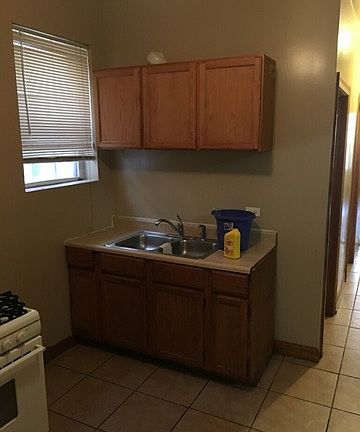 3rd image of 6337 S Artesian Ave
