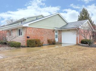 1523 Haverhill Dr, Wheaton, IL 60189