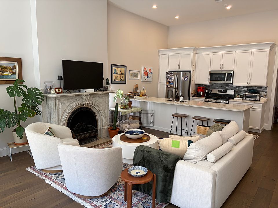 1st image of 2009 Delancey Pl #1W