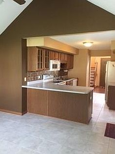 4th image of 55 Clubview Dr