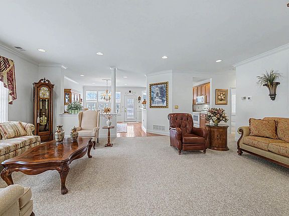 2nd image of 102 Oxford Ct