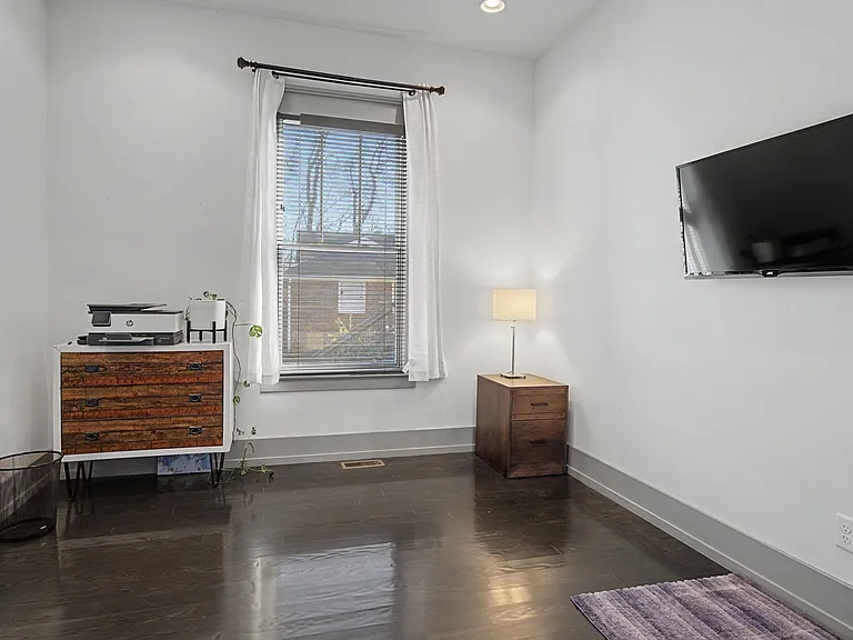 2206B White Ave — Photo 13