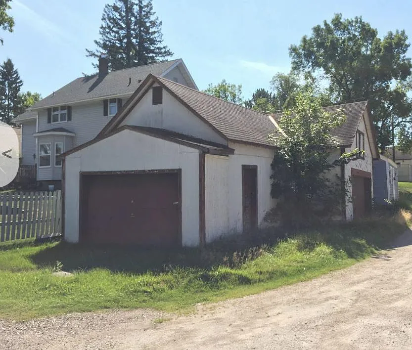 2 bed, 858 sqft, $950 — Photo 2