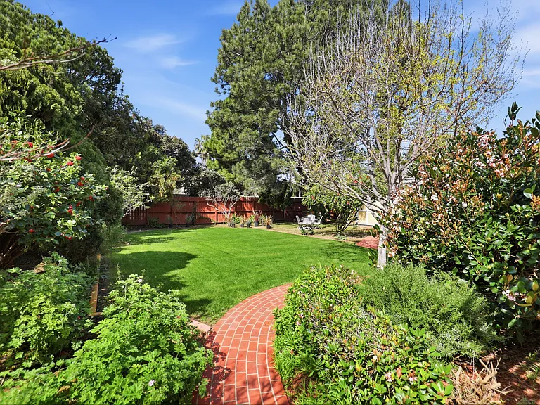 540 Country Club Ln — Photo 24