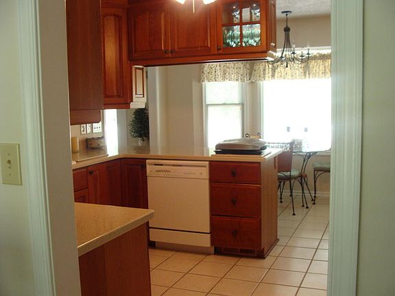 3rd image of 113 Pointe O Woods Dr