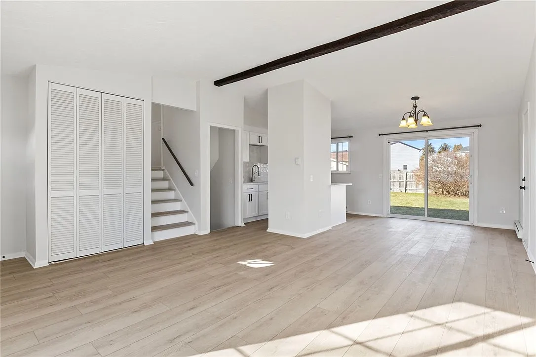 3 bed, 2.0 bath, 1568 sqft, $2,695 — Photo 3