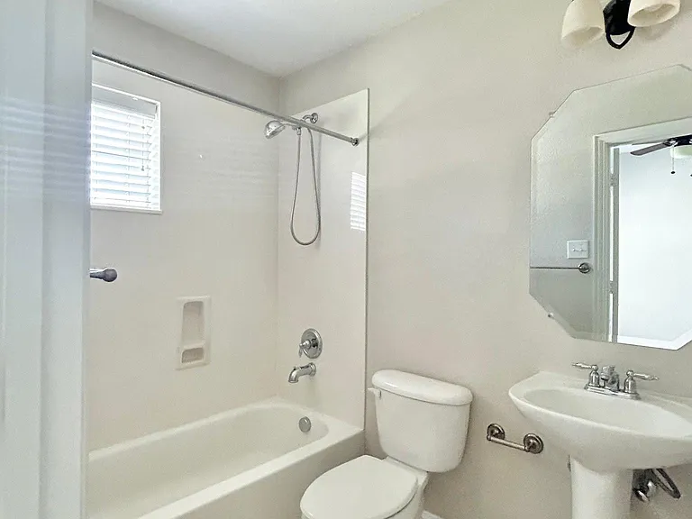 604 Peacock Dr — Photo 24