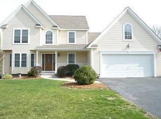 54 Old Farms E, Middletown, CT 06457