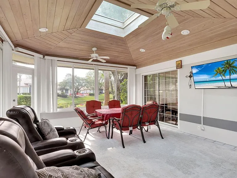 7334 Pine Creek Way — Photo 22