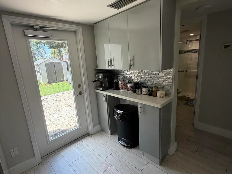 806 NW 41st Ct — Photo 13