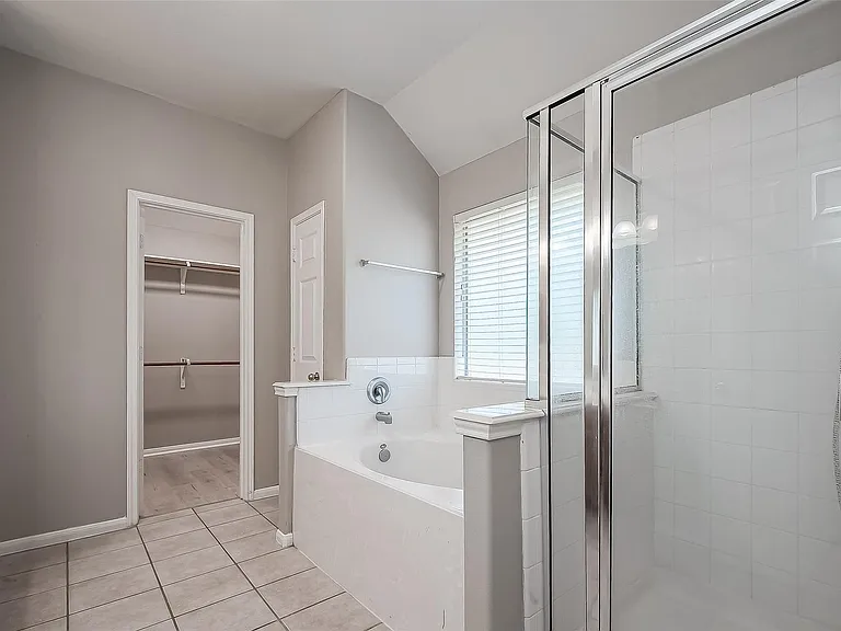 2118 Long Trail Path Ct — Photo 23