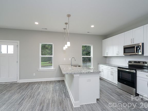 3rd image of 207 E Elm St