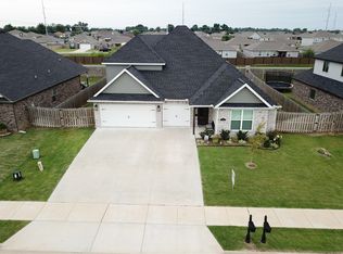 1411 Blue Moon Rd, Centerton, AR 72719