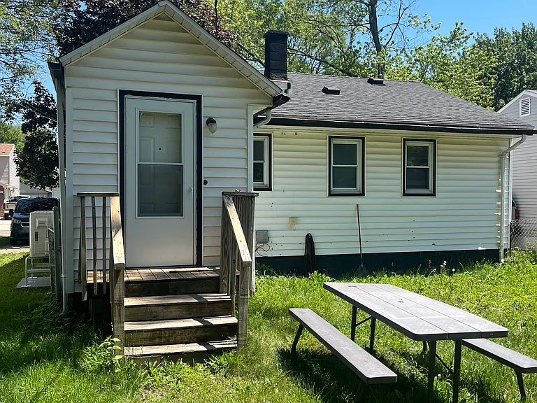 8034 Elm St — Photo 2